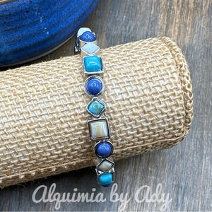 Lapis lazuli turquoise and creamy white agate beaded bracelet